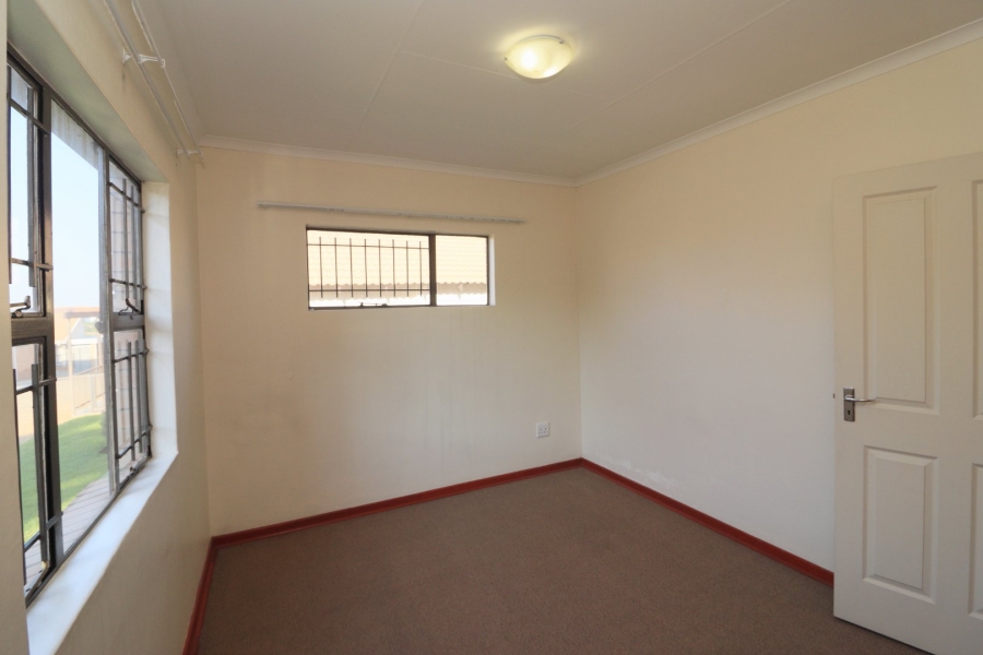 2 Bedroom Property for Sale in Langenhovenpark Free State